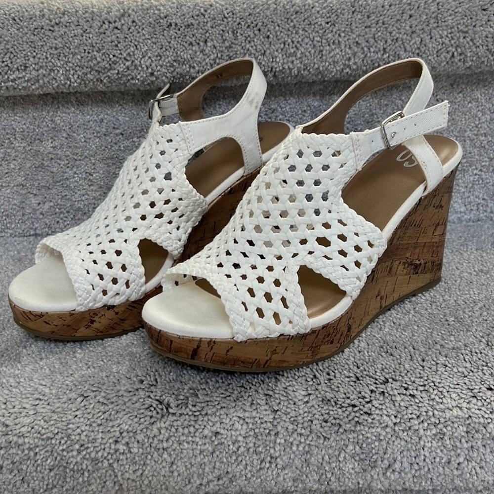 Women’s wedge sandals